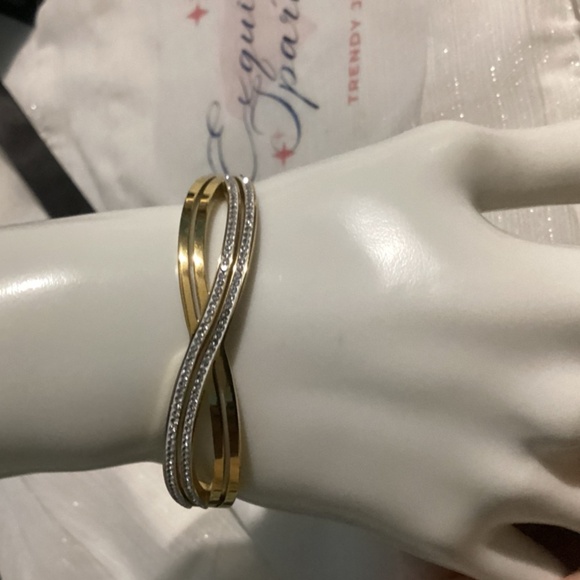 🖤Gorgeous Gold Plated Crossover infinity bracelet bangle - Picture 5 of 17